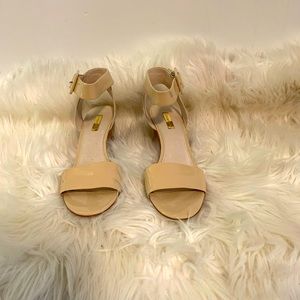 Stylish cream-colored wedge sandal, size 9